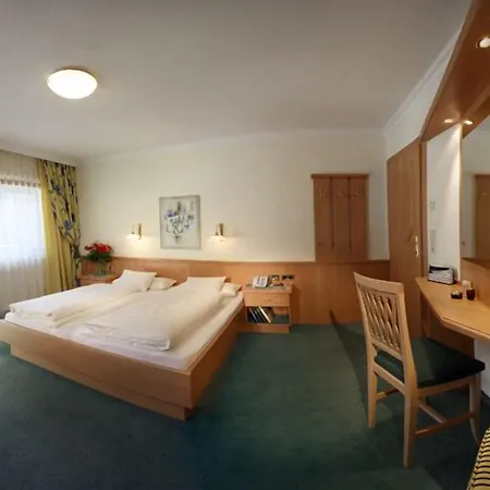 מלון Hotel-garni Jakober - Und