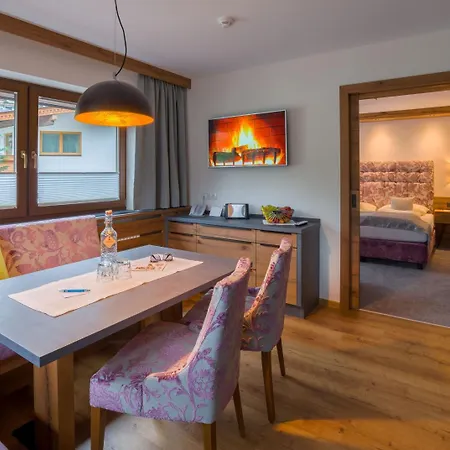 מלון Hotel-garni Jakober - Und 4*