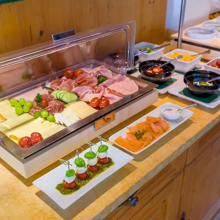 Hotel-garni Jakober - Und ホテル 4*