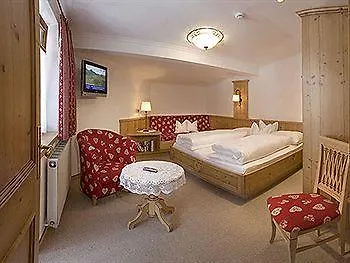Hotel-garni Jakober - Und 4* フォルダーラナースバッハ
