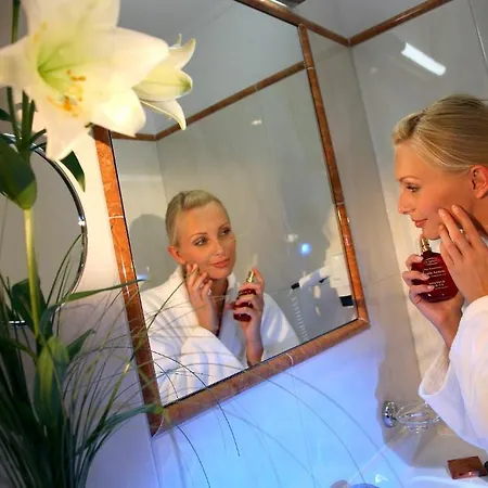 Hotel-garni Jakober - Und 4* フォルダーラナースバッハ