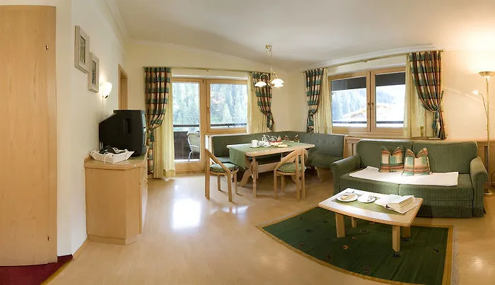 Hotel-garni Jakober - Und מלון