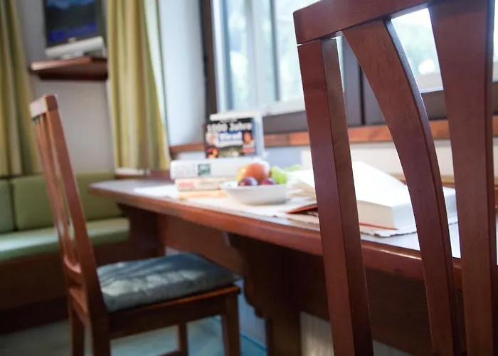 מלון Hotel-garni Jakober - Und