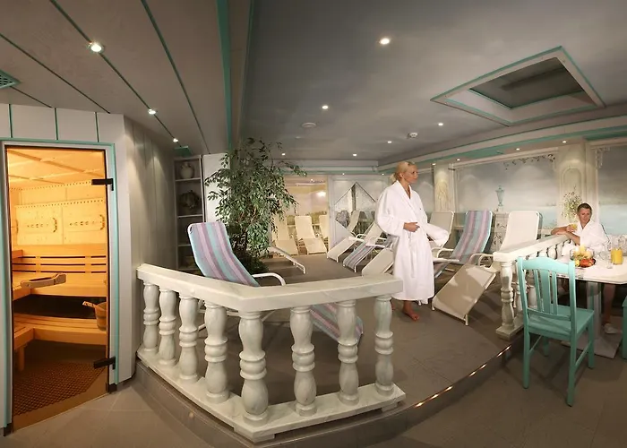 Hotell Hotel-garni Jakober - Und 4*