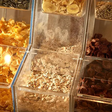 호텔 Hotel-garni Jakober - Und 4*