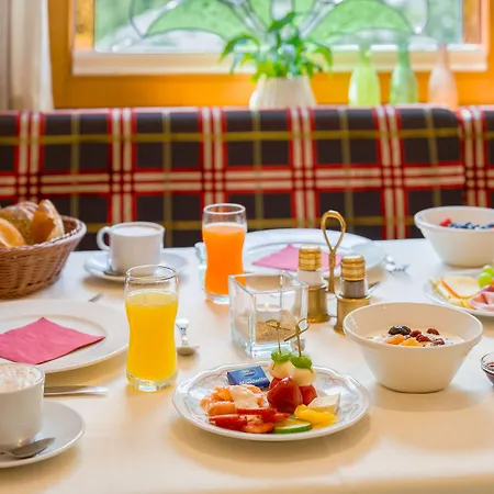 호텔 Hotel-garni Jakober - Und 4*