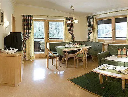 Hotel-garni Jakober מלון 4*