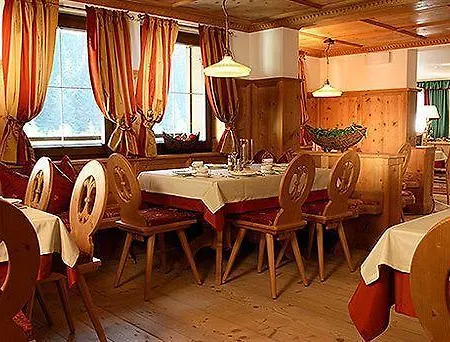 מלון Hotel-garni Jakober