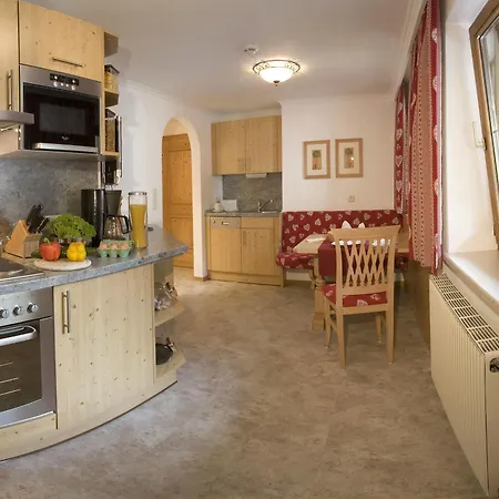 Hotel-garni Jakober מלון 4*